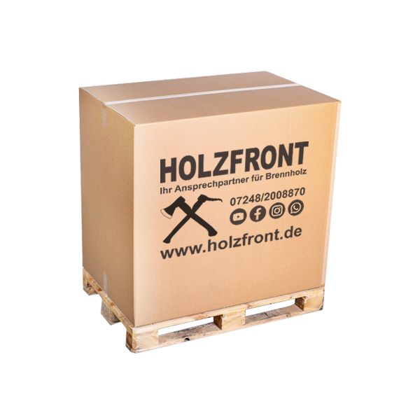 Brennholz im Karton auf Palette