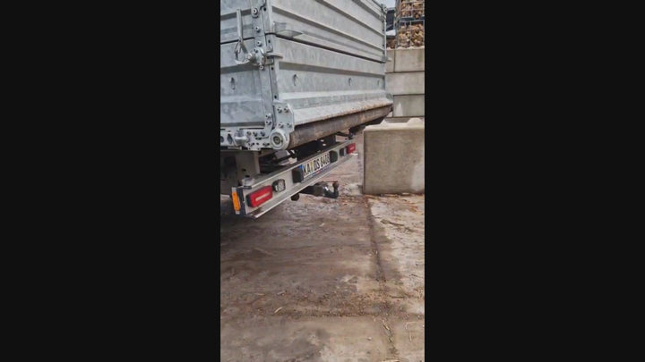 Brennholzlieferung bis in Garage, Unterstand oder Carport